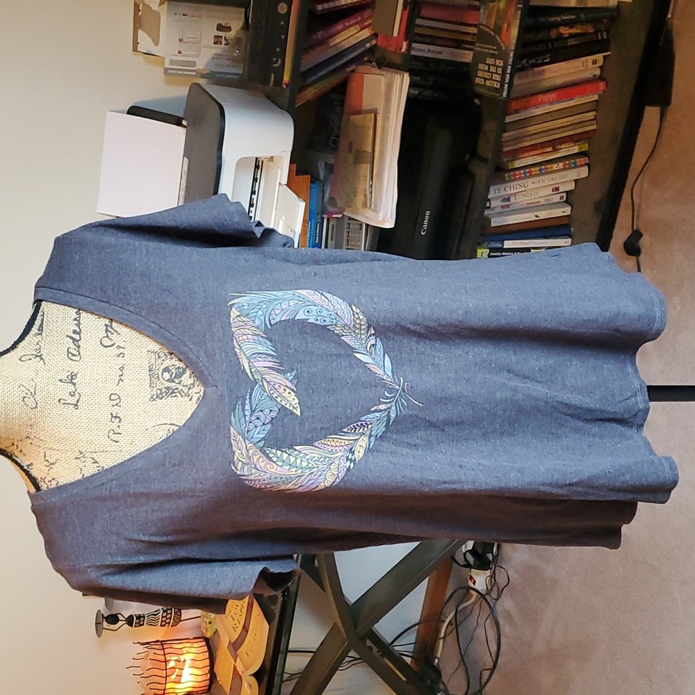 Torrid size 3 v-neck gray t-shirt with feathers in a heart shape on front